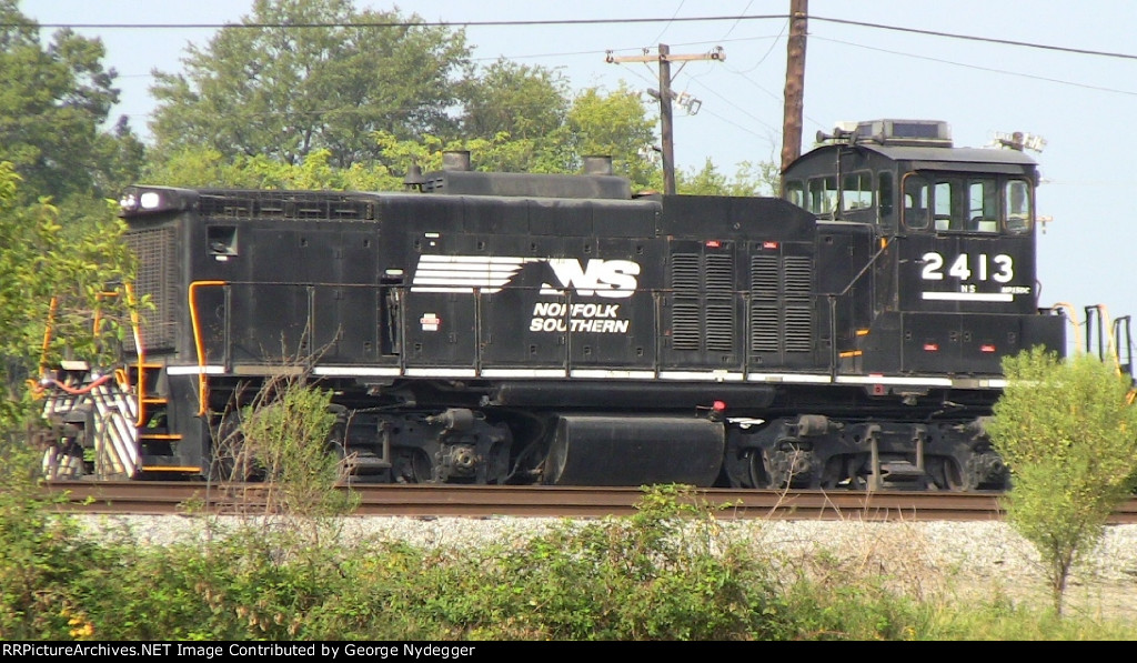 NS 2413 (MP15DC) working at the Hayne Yard